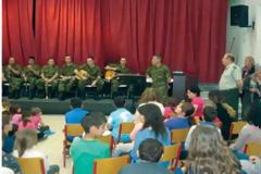 Η Στρατιωτική Μπάντα της 9ης Μ/Π Ταξιαρχίας «Ανδριανούπολη» στο Ειδικό Δημοτικό Σχολείο Καστοριάς