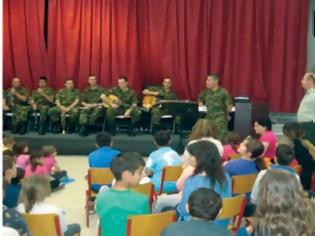 Φωτογραφία για Η Στρατιωτική Μπάντα της 9ης Μ/Π Ταξιαρχίας «Ανδριανούπολη» στο Ειδικό Δημοτικό Σχολείο Καστοριάς