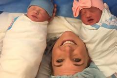 Η δύναμη της φιλίας: Έφερε στον κόσμο τα παιδιά της φίλης της