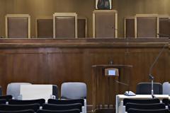 Γύθειο - Αλβανός δουλέμπορος έβγαλε όπλο μέσα στη δικαστική αίθουσα και απείλησε μηνυτή και δικαστές !