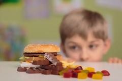 Ζητάει το παιδί σας επίμονα γλυκό; Τι πρέπει να κάνετε;