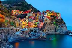 7 παραμυθένιες πόλεις χτισμένες πάνω σε βράχια… Ανάμεσα τους και μια ελληνική που ξεχωρίζει