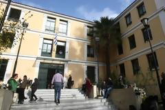 Σε κατ’ οίκον περιορισμό η 19χρονη που πέταξε το μωρό της - Στη φυλακή η μητέρα της