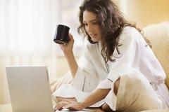 Η ανάγκη σου να μένεις μόνη, δείχνει κάτι για το IQ σου...