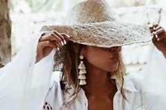 Τα σκουλαρίκια που θα κάνουν πιο fun το καλοκαίρι σας