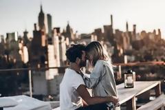 5 χαρακτηριστικά που όλοι οι άντρες βρίσκουν ακαταμάχητα σε μία γυναίκα