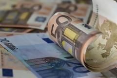 «Βροχή» ρευστότητας στην αγορά ενόψει εξόδου από το μνημόνιο