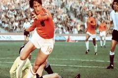 Γιόχαν Κρόιφ: ο βασιλιάς χωρίς στέμμα. Ξεκίνησε δέρνοντας ένα διαιτητή, αλλά εξελίχτηκε σε μάγο του ποδοσφαίρου. Δεν κατέκτησε όμως ποτέ το Μουντιάλ