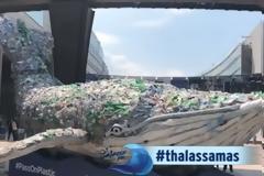 100 σακούλες βρέθηκαν στο στομάχι νεκρού κήτους στη Μύκονο