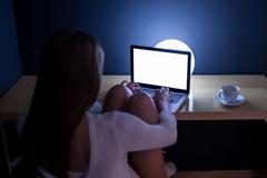 Οι 5 συνήθειες που ταλαιπωρούν τα μάτια σου και η μία λύση που θα τα ξεκουράσει