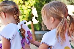 Ζωγραφίζουμε στη φύση με υλικά από εκεί