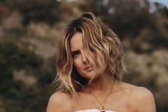 Smocking: Αυτή η λεπτομέρεια κάνει τα ρούχα της σεζόν να δείχνουν ακόμα πιο καλοκαιρινά