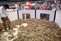 Ανατριχιαστικό: Τον pέταξαν σε ;eνα kλουβί με kροταλίες και του έδωσαν ένα κοντάρι. Αυτό που ακολούθησε θα σας σοκάρει σίγουρα [photos+video]