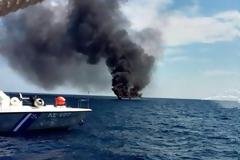 Πυρκαγιά σε ιστιοφόρο στη θαλάσσια περιοχή του Πόρτο Ράφτη