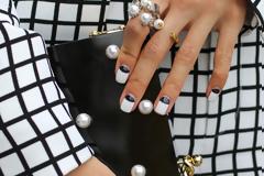 Η αηδιαστική τάση στα νύχια που έχει κυριαρχήσει στο instagram