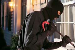 Μολύκρειο Ναυπακτίας: Γλεντούσαν στο πανηγύρι και οι διαρρήκτες λεηλατούσαν τα σπίτια τους