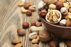 Κι όμως, αυτός ο ξηρός καρπός μπορεί να μειώσει τις λιγούρες σου!