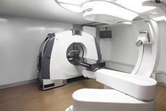 Τι απαντά η κυβέρνηση για την ιατρική τεχνολογία του CERN