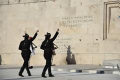 Γενοκτονία Ποντίων: Αλλαγή φρουράς με Πόντιους Έυζωνες στον Άγνωστο στρατιώτη στο Σύνταγμα (ΒΙΝΤΕΟ: n.p. photography)