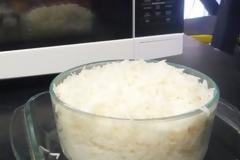 Ρύζι: Κίνδυνος δηλητηρίασης όταν το ξαναζεστένετε – Τι να προσέχετε