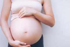 Οι γυναίκες που γεννούν μετά τα 30 ζουν περισσότερο