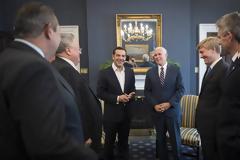 Σκοπιανό: Επικοινωνία Τσίπρα - Πενς: Ιστορική ευκαιρία για λύση, λέει ο Λευκός Οίκος