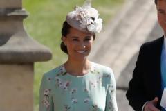 Το Twitter κλαίει με το ντύσιμο της Πίπα Μίντλετον στο γάμο -Ιδια με το μπουκάλι γνωστού τσαγιού