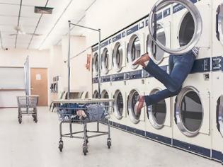 Φωτογραφία για 7 hacks για το πλύσιμο των ρούχων που όλοι οι φοιτητές πρέπει να γνωρίζουν