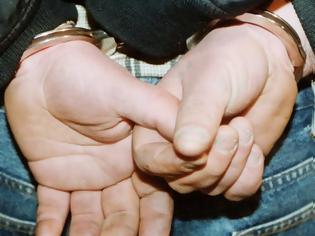 Φωτογραφία για «Χειροπέδες» σε κύκλωμα που διακινούσε μετανάστες – «Άκρες» και μέσα στο Ελ. Βενιζέλος