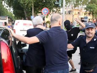 Φωτογραφία για Πρόεδρος αστυνομικών Θεσσαλονίκης: Οι 4 ένστολοι θα έκαναν συλλήψεις για τον Μπουτάρη και δεν θα τους έδερνε ο όχλος;