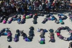 Συγκλόνισαν οι συμμαθητές της 14χρονης που έχασε τη μάχη με τη ζωή - 