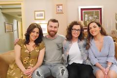 Επιστρέφει από το εξωτερικό και ταράζει απόψε το 