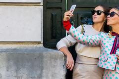 Τι κάνεις όταν αντιλαμβάνεσαι ότι η φίλη ή η συνάδελφος σε...ζηλεύει