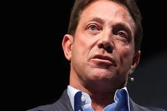 Ο «Λύκος της Γουόλ Στριτ» δεν πληρώνει τα χρέη του