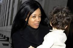 Πήδηξε από τον 25ο όροφο ξενοδοχείου μαζί με τον 7χρονο γιο της