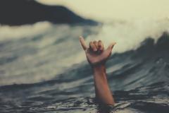 Η σύγχρονη ψυχολογία υποστηρίζει ότι υπάρχει μόνο ένας τρόπος για να ευτυχήσουμε ...και είναι ο μόνος που αρνούμαστε