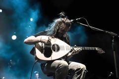 Ο Γιάννης Χαρούλης στο Θέατρο Πέτρας