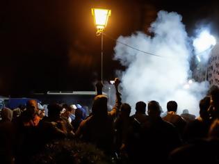 Φωτογραφία για Σκαραμαγκάς - 'Εστειλαν 6 αστυνομικούς απέναντι σε 200 μετανάστες!