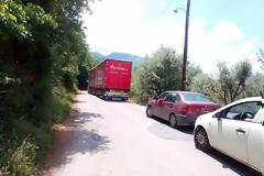 ΜΟΝΑΣΤΗΡΑΚΙ-ΚΟΡΠΗ: Στενός και παλιός δρόμος που επιβαρύνεται καθημερινά με μεγάλο όγκο φορτηγών (ΦΩΤΟ)