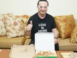 Φωτογραφία για Fw: Η γευστική έκπληξη…με πίτσες, που δέχτηκε στο καμαρίνι του ο Λευτέρης Πανταζής [photos]