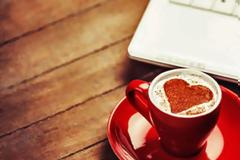 Έρωτας ή καριέρα: Τι επιλέγουν τα ζώδια;