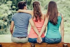 Η επιστήμη λέει πως την άνοιξη η απιστία χτυπάει κόκκινο!