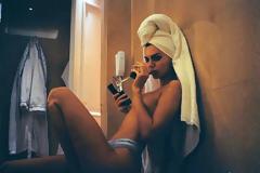 Η τόπλες φωτογραφία της Κένταλ Τζένερ που διχάζει το διαδίκτυο