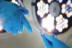 Βραβείο σε καθηγητή Οφθαλμολογίας για μεταμόσχευση κερατοειδούς από ένα βρέφος 3 μηνών σε μία 68χρονη