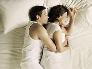 Φωτογραφία για Μάθετε τί αποκαλύπτουν για τη σχέση σας 8 διαφορετικές στάσεις ύπνου
