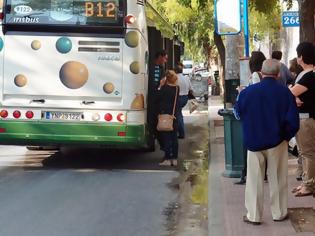 Φωτογραφία για ΙΧ έπεσε σε στάση λεωφορείου στη Μεταμόρφωση-Τρεις τραυματίες, ο ένας σοβαρά