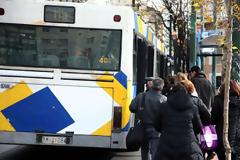 Αυτοκίνητο έπεσε σε στάση λεωφορείου στη Μεταμόρφωση - Ένας νεκρός!