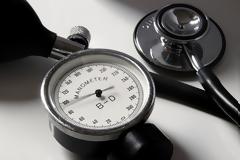 Ποιες είναι οι συνηθέστερες αιτίες της υπότασης; Με ποια συμπτώματα εκδηλώνεται;