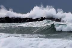 Γιγάντιο κύμα στη Νέα Ζηλανδία σπάει όλα τα ρεκόρ