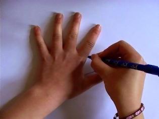 Φωτογραφία για Αρχίζει να ζωγραφίζει το χέρι της με ένα στυλό - Σας μοιάζει βαρετό; Για δείτε το μέχρι το τέλος! [video]